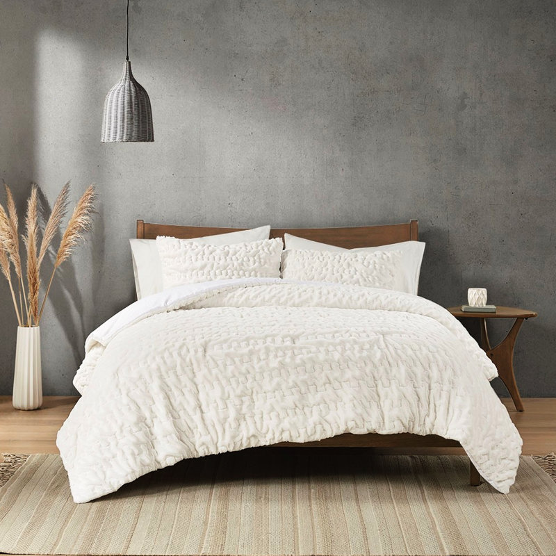 Comfy King/ King Comforter - Fur Down Alternative With Faux