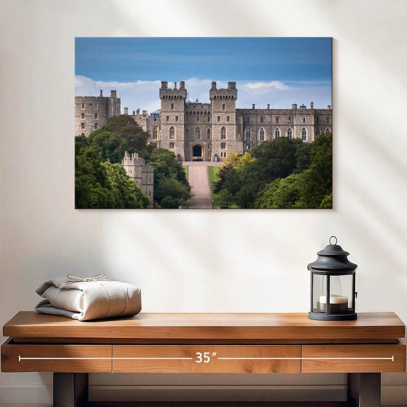 Château royal Kavia Windsor, H 16 po x l 24 po