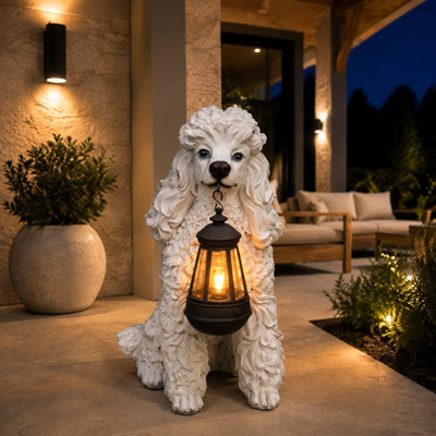 Statue de jardin en résine représentant un caniche, peinte à la main, de 36,6 cm (14,4 pouces), avec lumière solaire et panneau de bienvenue double face.