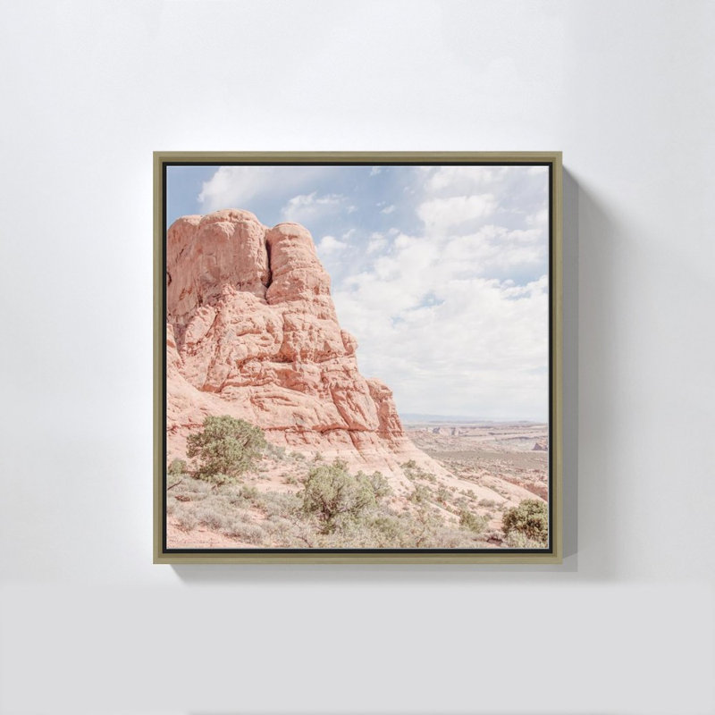 «Day Hike I» par Elizabeth Urquhart - Impression sur toile, 24" x 24", Beveled Floating Frame, Champagne
