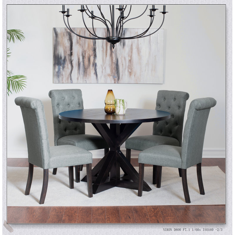 Ensemble repas 5 pièces avec table croisée et chaises élégantes Nylander, parfait pour les intérieurs modernes et rustiques