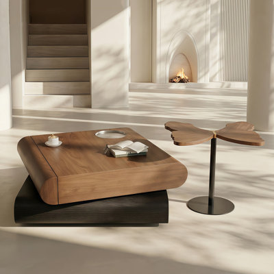 Ensemble de tables basses de style médiéval