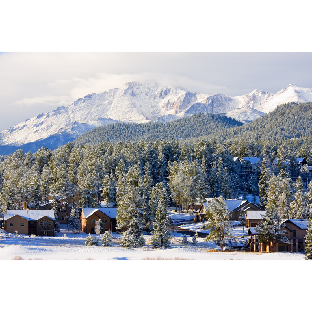 Fresh Snow On Pikes Peak von SWKrullImaging - Leinwandbild