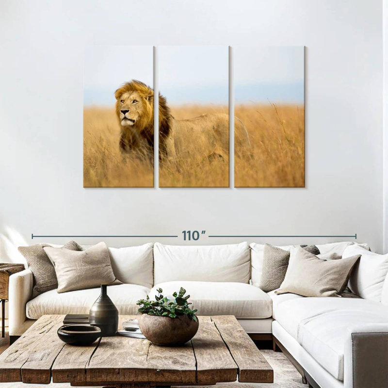 Lion Brampt chassant en safari, H 48 po x l 74 po