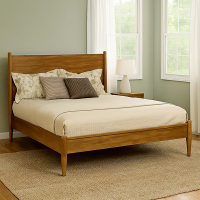 Très grand lit plateforme Mid-Century moderne de couleur chêne, pieds fuselés ronds, base et matelas pour chambre à coucher avec ensemble de lattes, sans sommier, repos confortable