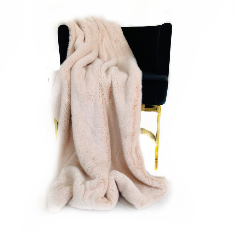 Jeté de luxe en fausse fourrure rose Plutus, l 110 po x L 96 po