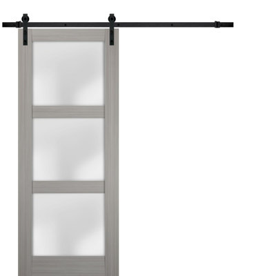 Porte de grange robuste Lucia 2552 Frêne au gingembre avec verre dépoli, rail de 2 m, quincaillerie lourde, portes intérieures à panneaux pleins - 91,4 cm x 203,2 cm - Rail noir