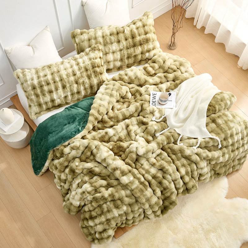 Coma Inducer Snowball Chunky Bunny Oversized Comforter Set, Queen Comforter + 2 Standard Shams, Green