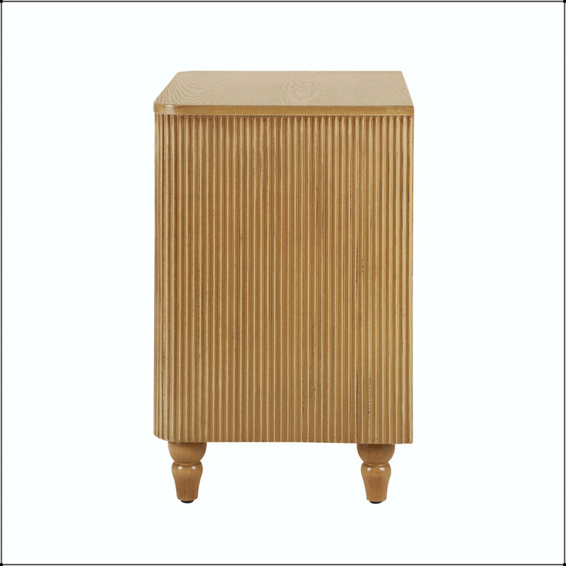 Table de chevet Mid-Century cannelée avec 3 tiroirs et poignées dorées brillantes - Naturel, Natural