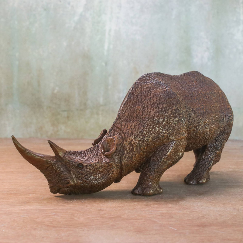 Sculpture en bois de rhinocéros de Bungalow Rose Majestic, gris