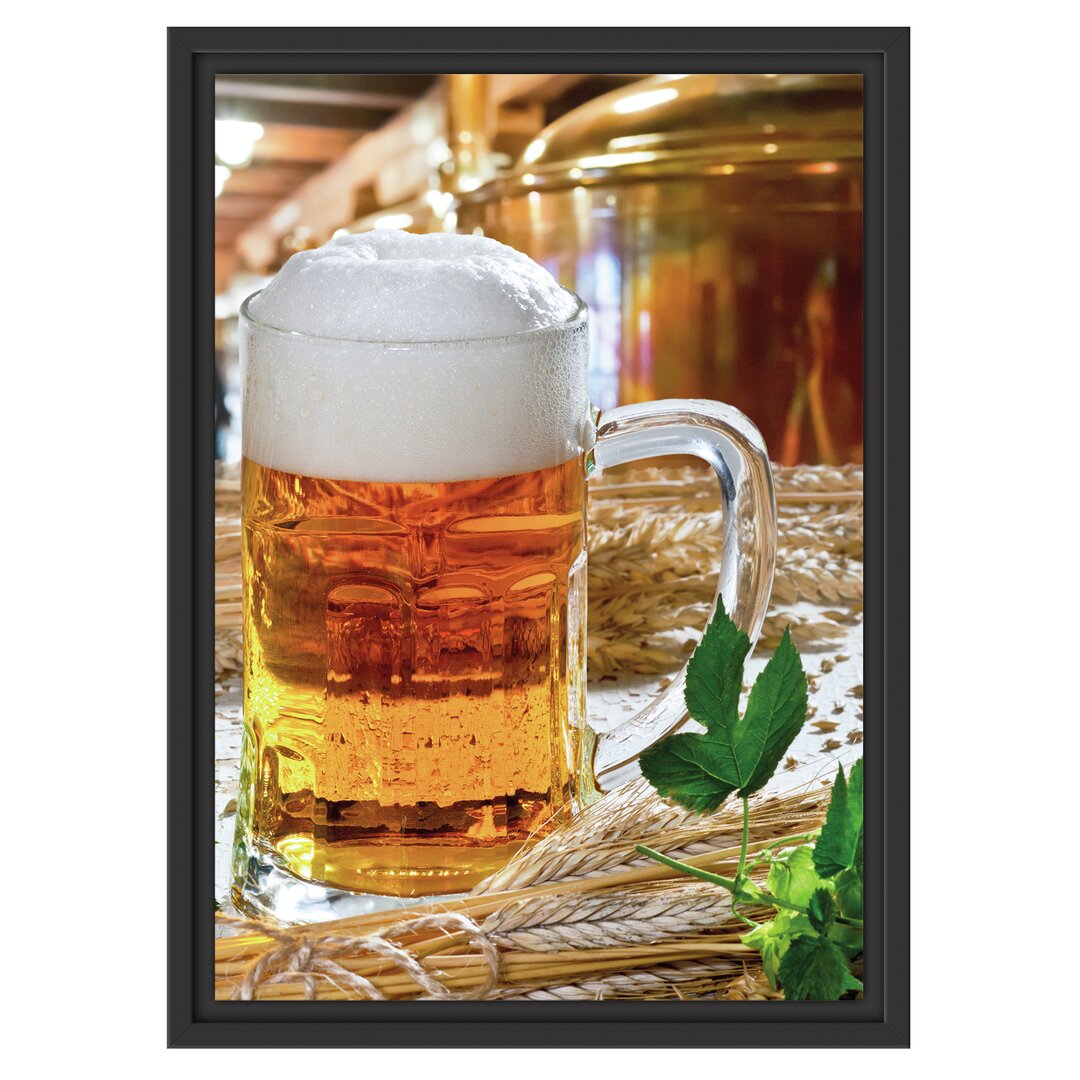 Gerahmtes Wandbild frisches Bier mit Hopfen