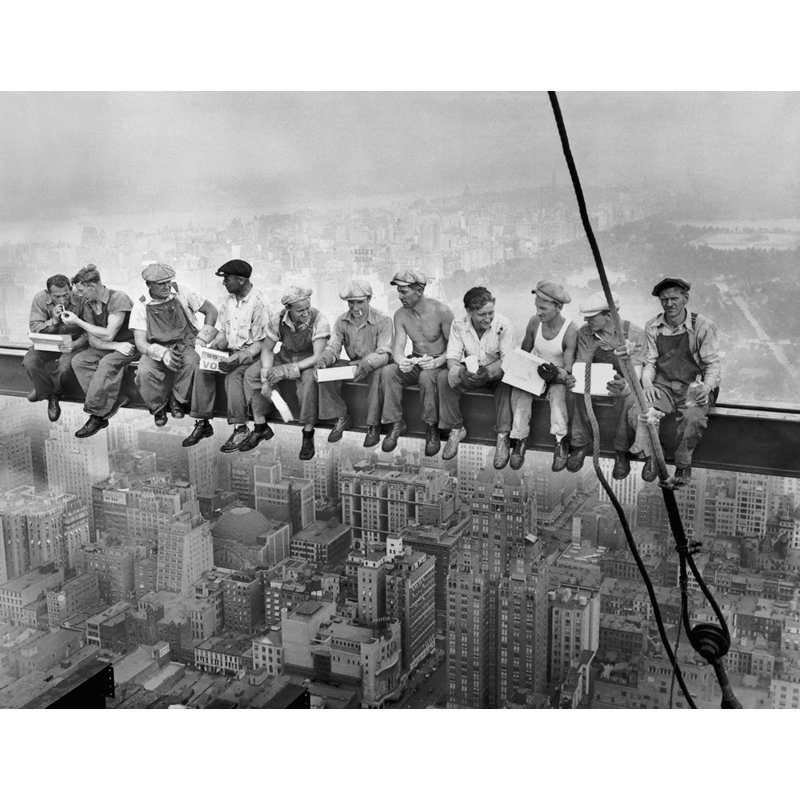 Repas sur un gratte-ciel, vers 1932 ISI-AU1401, H 19 po x l 24 po
