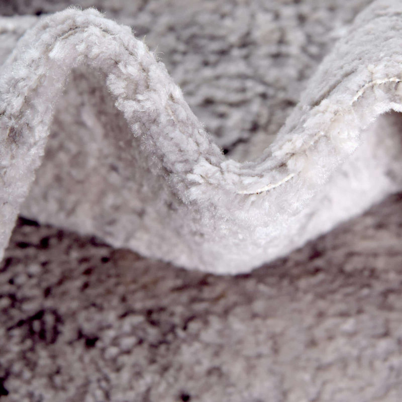 Tapis gris, Carré 7 pi 10 po