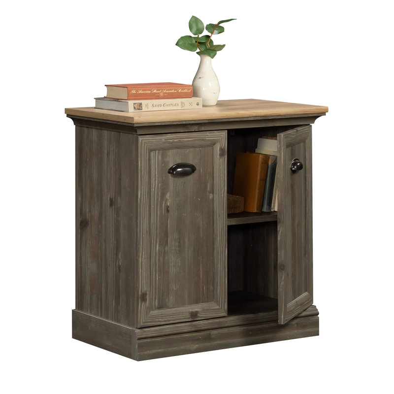 Support utilitaire avec tablettes réglables