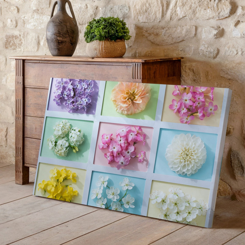 Toile, composition à plat avec un tableau de fleurs délicates disposées dans des cadres carrés de couleur pastel, art mural sur toile