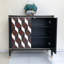 Armoire d'appoint à deux portes avec tablettes réglables