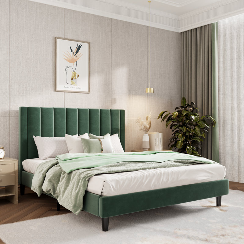 Lit plateforme tapissier avec velours et tête de lit rayée Stauton, Grand, Vert
