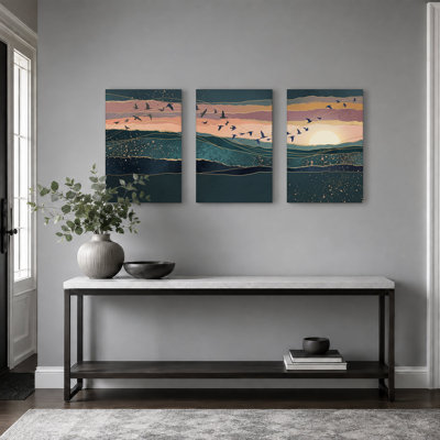 «Flying Birds Over Layered Sunset Hills», ensemble de 3 toiles murales