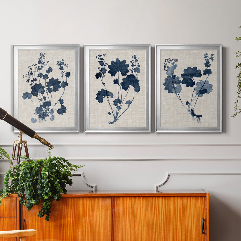 Bleu marine et feuilles de lin II - ensemble de 3 peintures sur toile encadrées, H 30,5 po x l 127,5 po x P 4,5 po, Argent