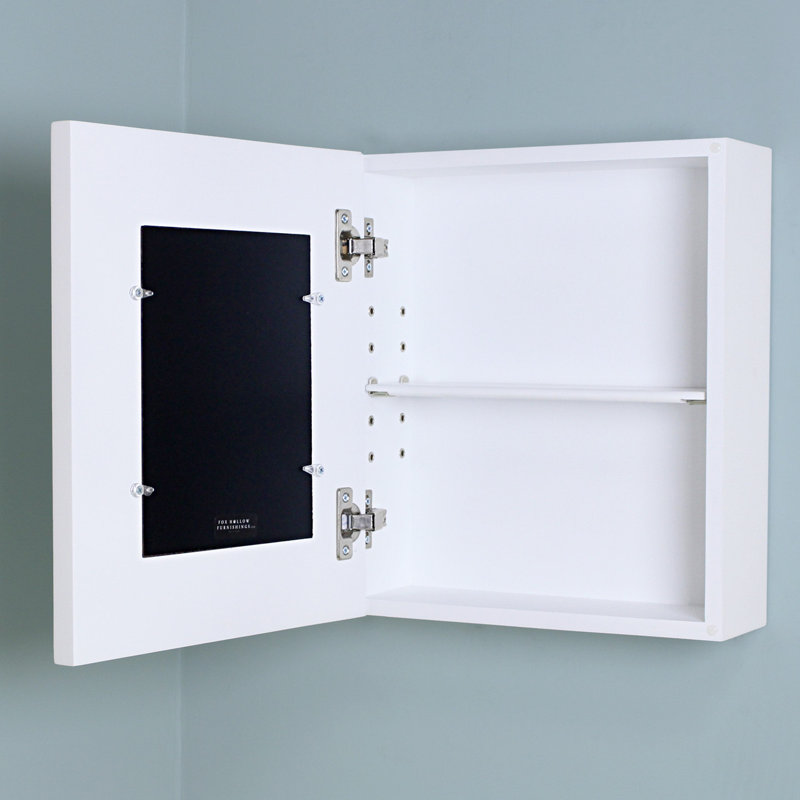 Armoire à pharmacie blanche 15-3 / 4 "x 13-3 / 4" par Fox Hollow Furnishings