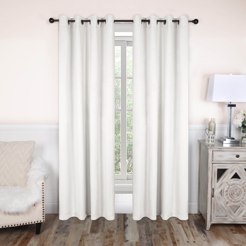 Paire de rideaux obscurcissant avec œillets Millendon, L 52 po x L 120 po, Blanc neige