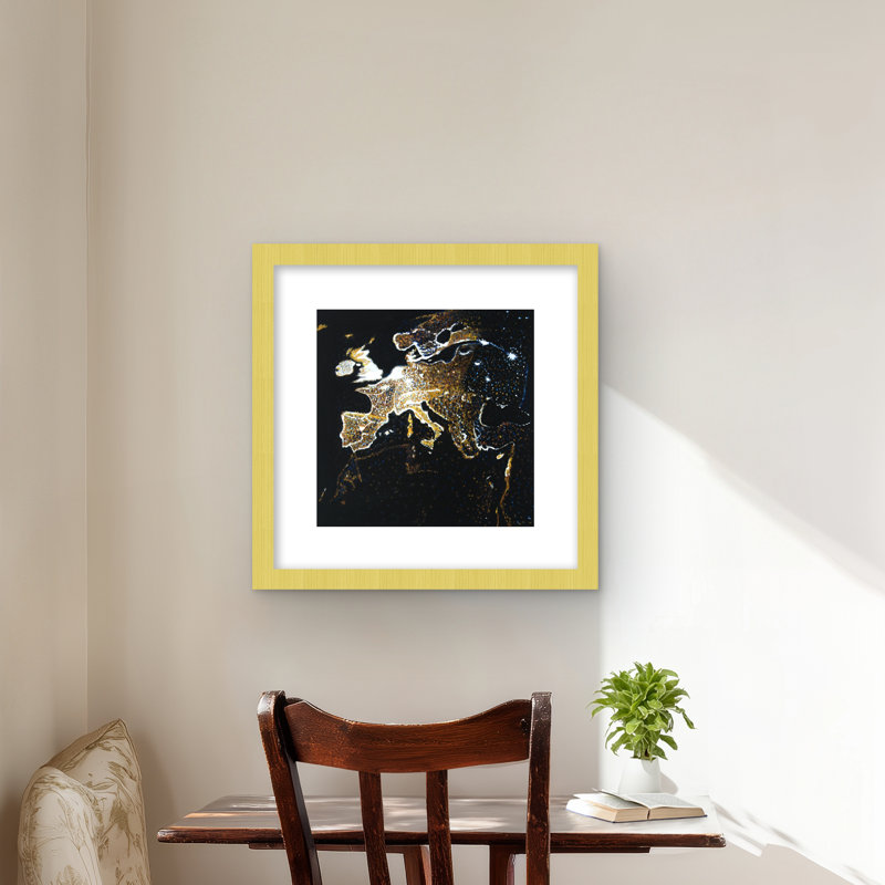 «European Continent Livingroom Earth & Galaxy», reproduction encadrée, H 16 po x l 16 po, Doré