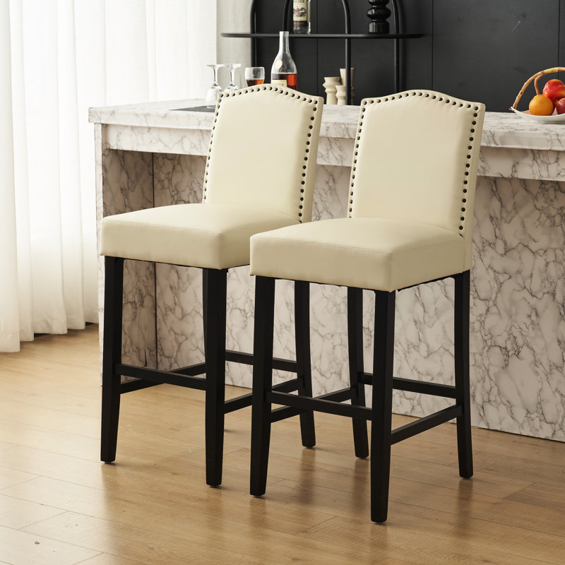 Tabourets de bar à hauteur de comptoir (de 2) - Assise en cuir de polyuréthane beige et base en bois d'hévéa pour îlot de cuisine, capacité de charge de 300 lb, 2 pièces, rembourrés avec des pieds solides pour une meilleure résistance au poids