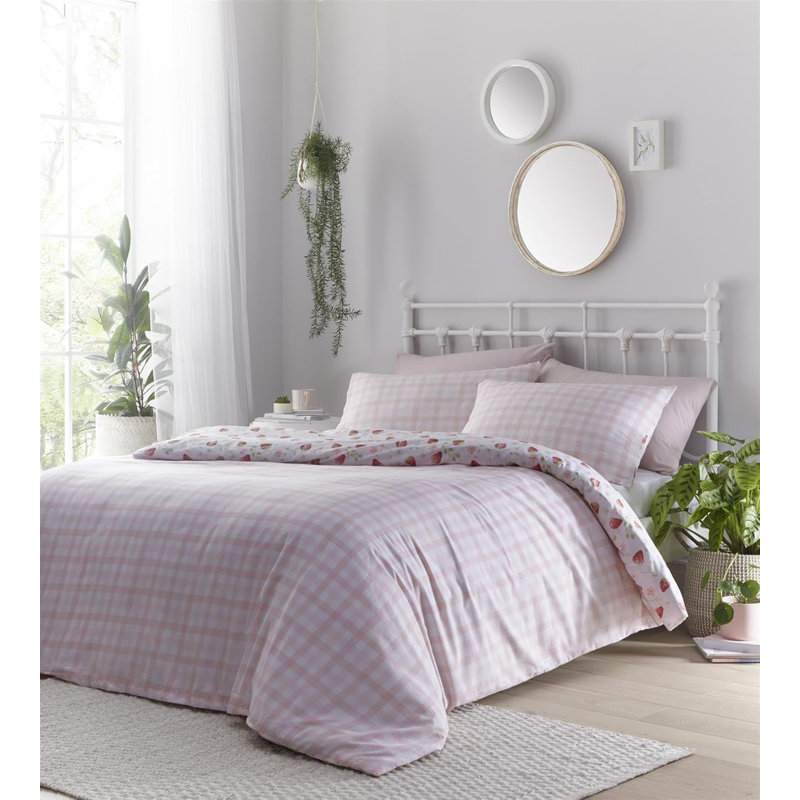 Groce Delicious Strawberry Picnic Reversible Duvet Cover Set, King Duvet Cover + 2 Standard Pillowcases