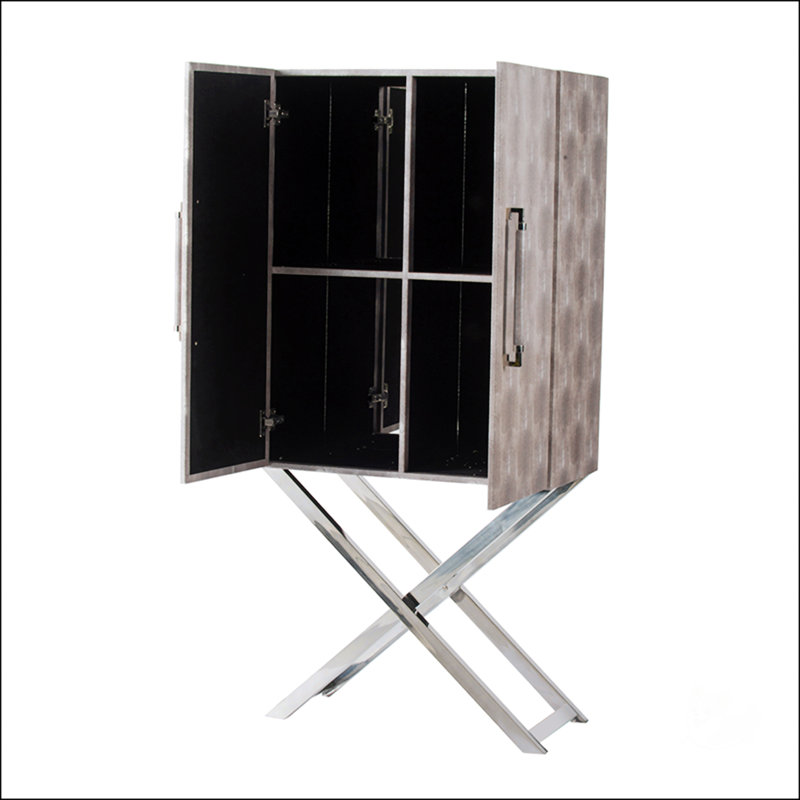 Armoire d'appoint autoportante avec extérieur à motif et détails en flanelle, parfaite pour le rangement et le style de chambre à coucher moderne.