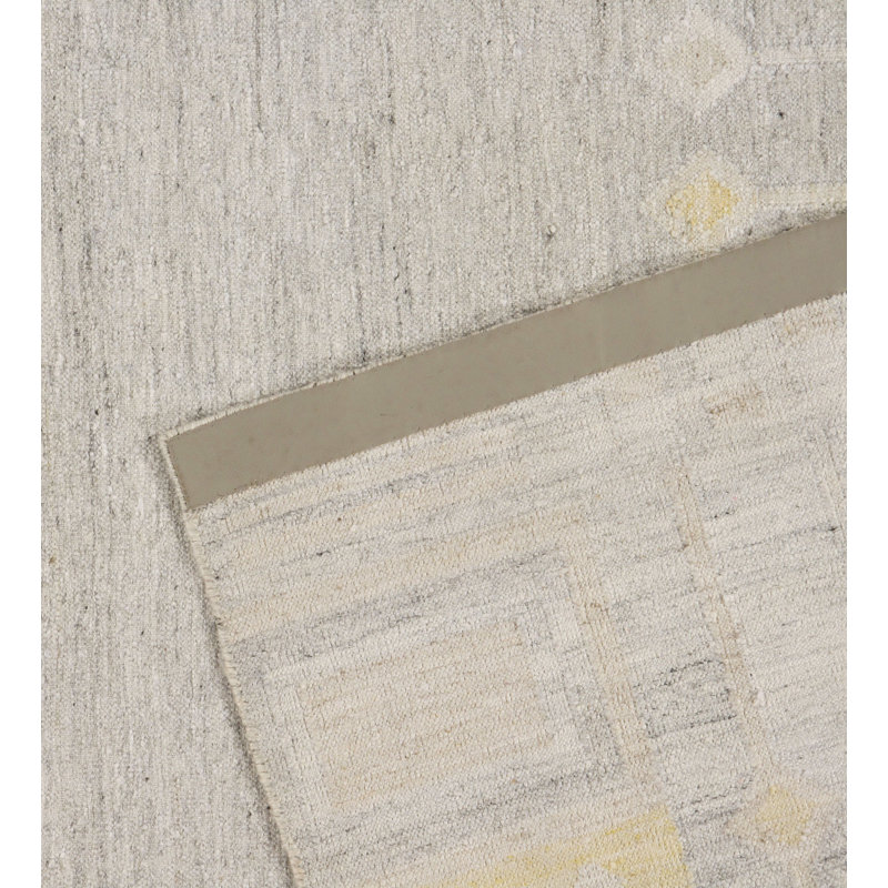 Area Rug in Silver/Oatmeal