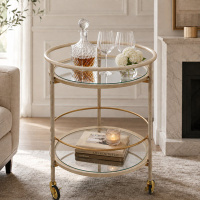 Chariot-bar mobile blanc rétro de style rétro patiné avec bordure dorée, verre trempé double couche, roues pivotantes verrouillables, chariot de rangement pour la maison