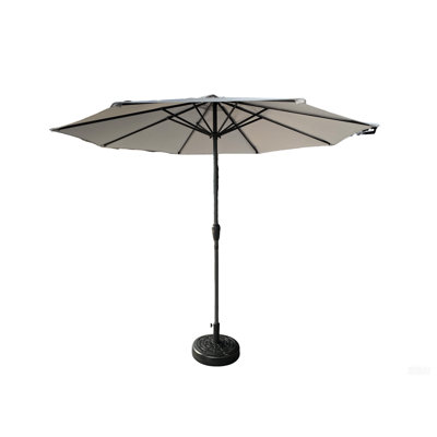 Parasol 9 'en gris - Protégé, coupe-vent, facile à ajuster pour la construction de patio, plage, jardin, inclinaison à bouton-poussoir