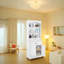 Armoire de rangement blanche avec quatre portes, tiroirs, tablettes réglables et six tablettes ouvertes blanches