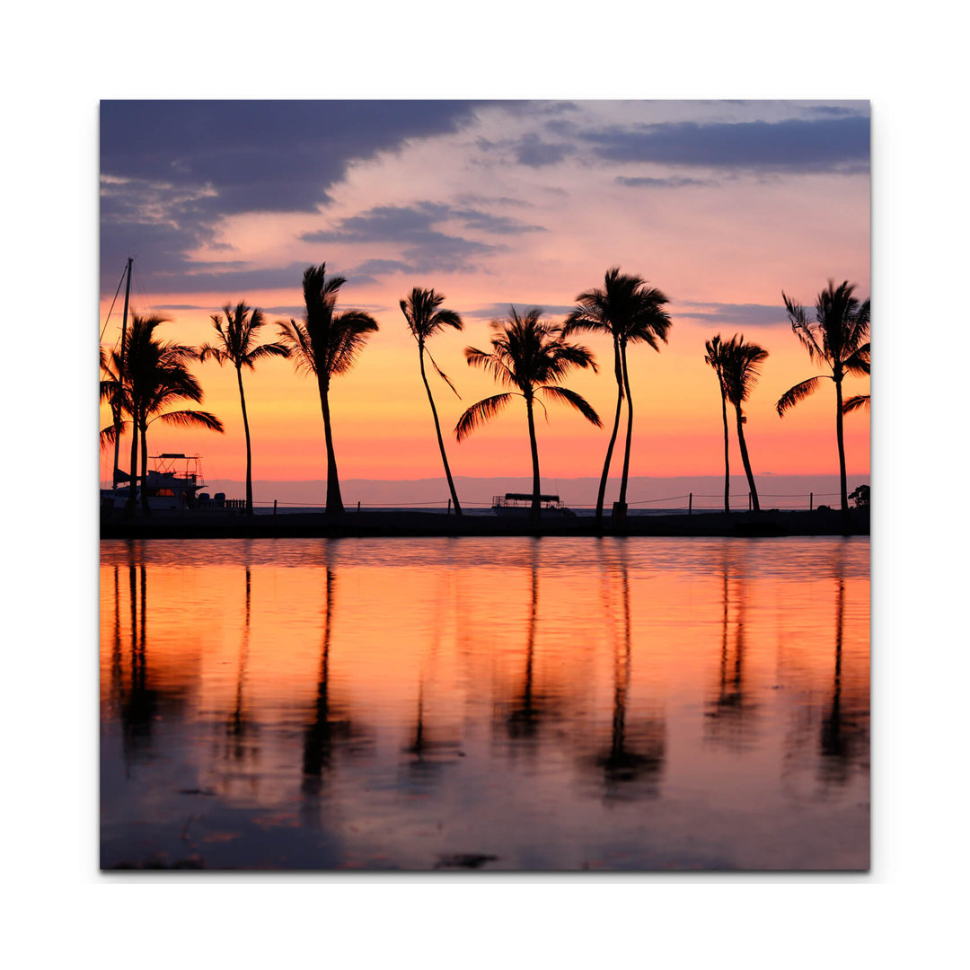 Leinwandbild Paradiesischer Sonnenuntergang mit Palmen auf Hawaii