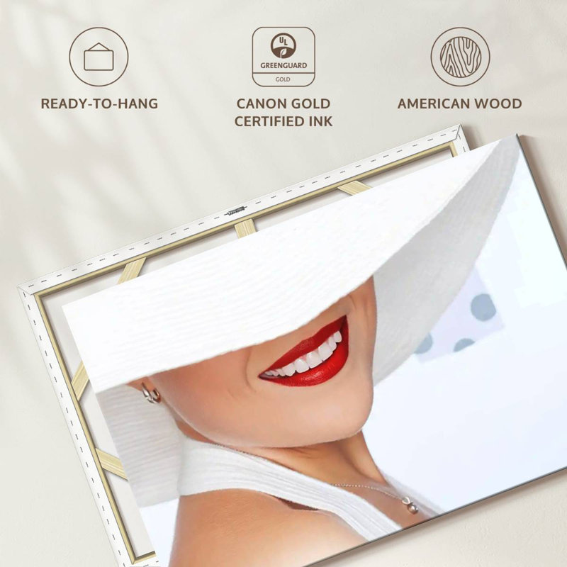 Femme souriante de Navette, H 16 po x l 24 po