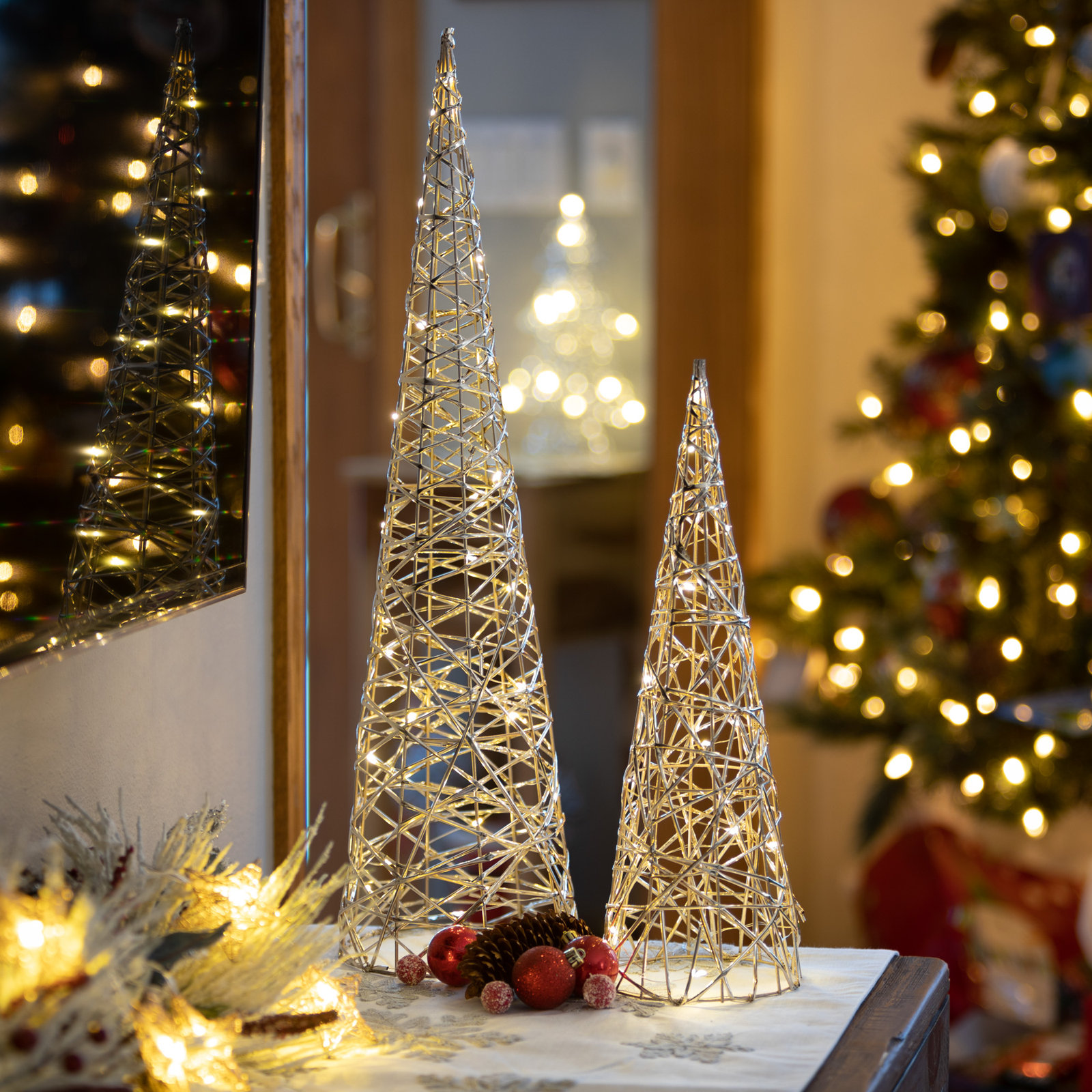 Maison De Noel Metal Outdoor Christmas Decoration, Gold
