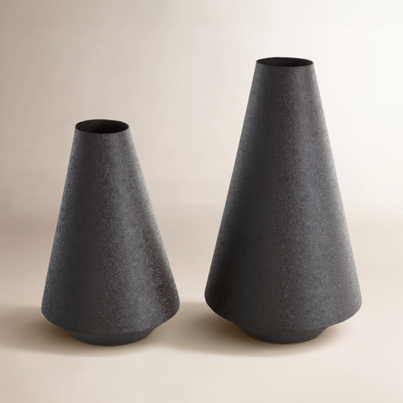 Vase de table en métal Adina