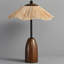 Petite lampe de table moderne en bois massif brun et métal avec abat-jour en rotin pour le salon de la chambre à coucher, ampoule incluse