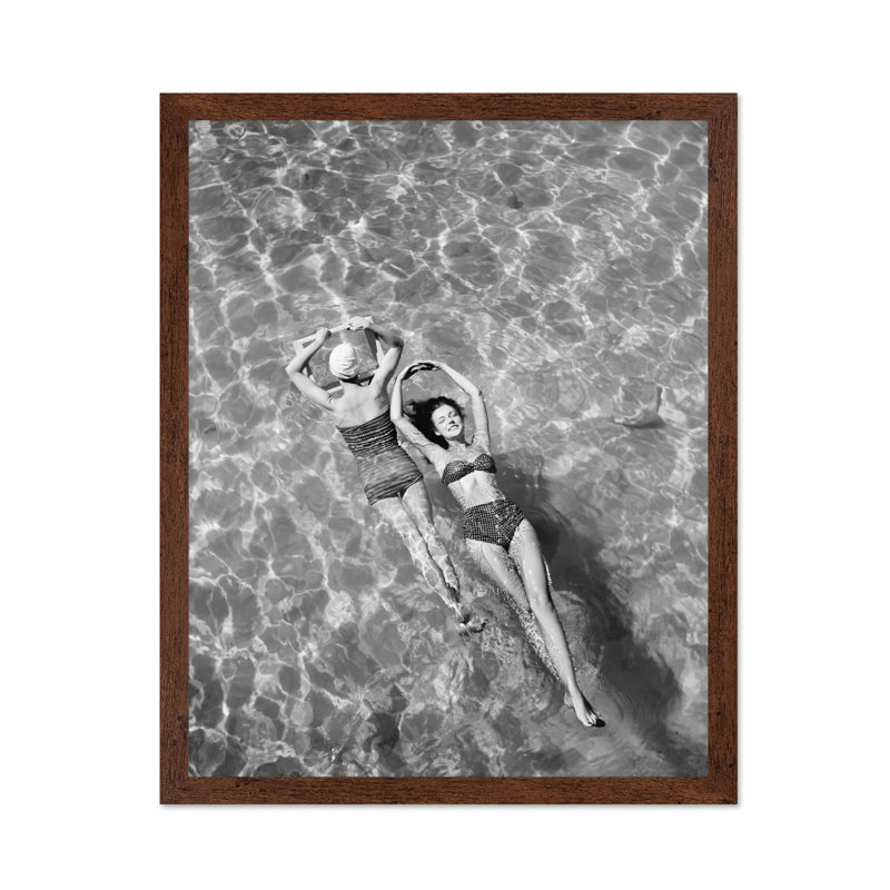 Les maillots de bain flottent dans l'eau, Poster, 08"H x 10"W, Brown Framed