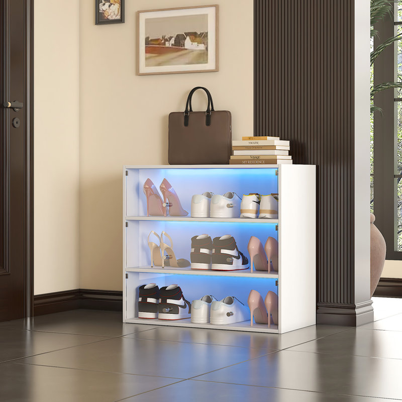 Élégante armoire à chaussures blanche avec lumières DEL - Ajoutez une touche de rangement élégante pour vos chaussures