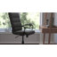 Fauteuil de bureau pivotant à dossier moyen avec accoudoirs et roulettes transparentes-1277895726-1277895724