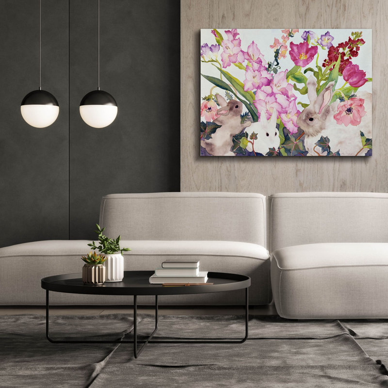 «Three Bunnies» par Carissa Luminess, art mural sur toile, H 40 po x l 54 po x P 1,5 po