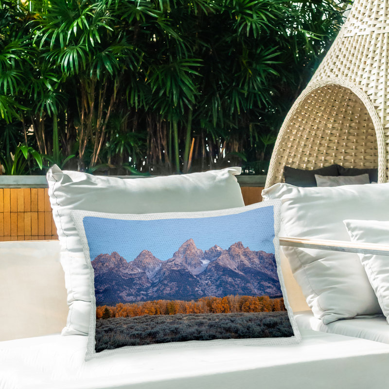 Coussin d'extérieur imprimé Mountain Peaks Landscape par Daniel Sproul