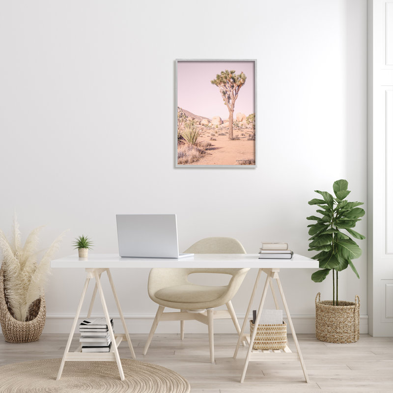 «Desert Tree And Agave Plant Sun Bleach Sky Grey Farmhouse», estampe numérique encadrée, art texturé par Elizabeth Urquhart