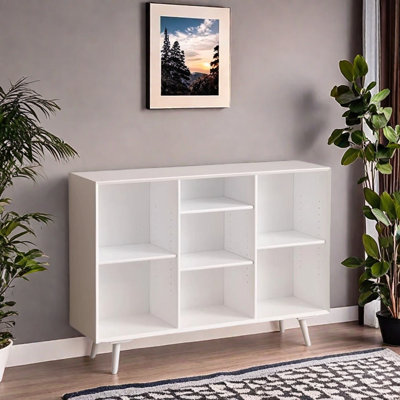 A retro and eye-catching bookcase