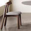 Combinaison de table ronde et de chaise légère et luxueuse-103357045