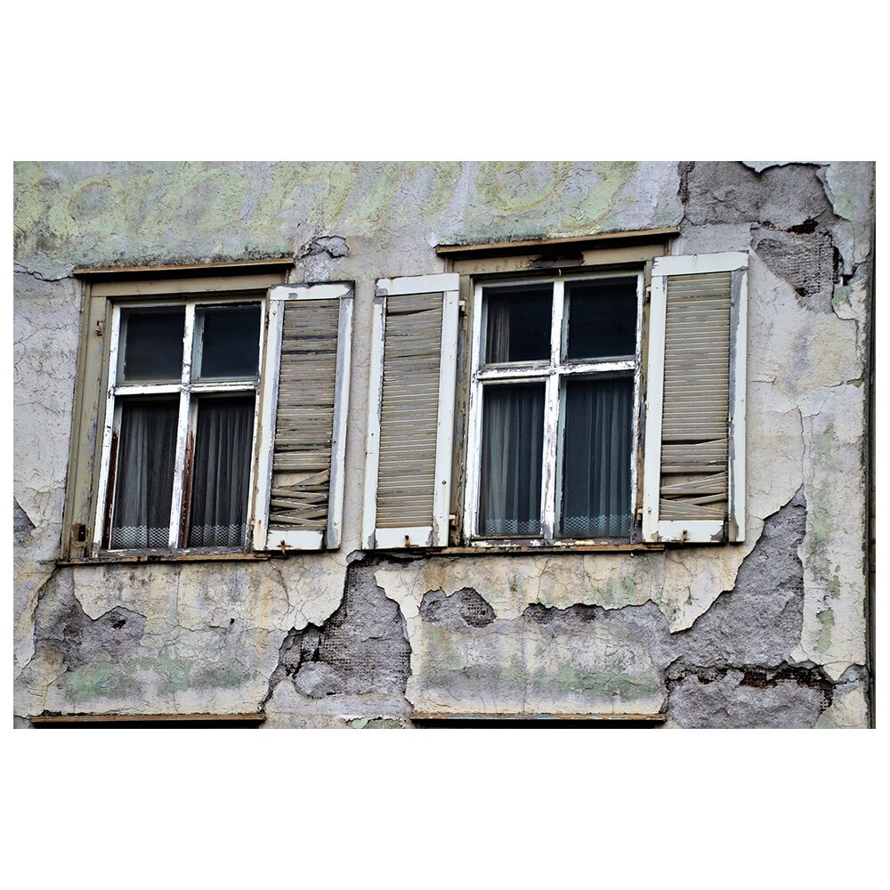 Leinwandbild - Fotografie „Ruined Windows”