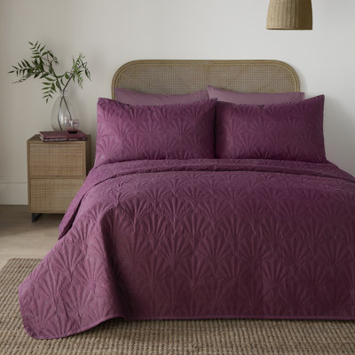 Serene Cavali Bedspread Berry