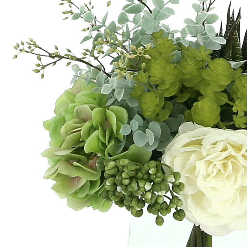 Arrangement floral Maegan avec pivoines, plantes grasses et eucalyptus
