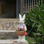 Statue de lapin rose artificiel pour pot de fleurs, sculpture artisanale en résine de 43 cm, idéale pour la décoration extérieure de votre jardin et de votre maison.